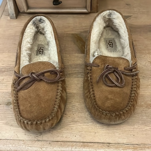Ugg Dakota Suede Slippers Moccasins Chestnut 7 Leather Laces Water Resistant - Picture 2 of 12